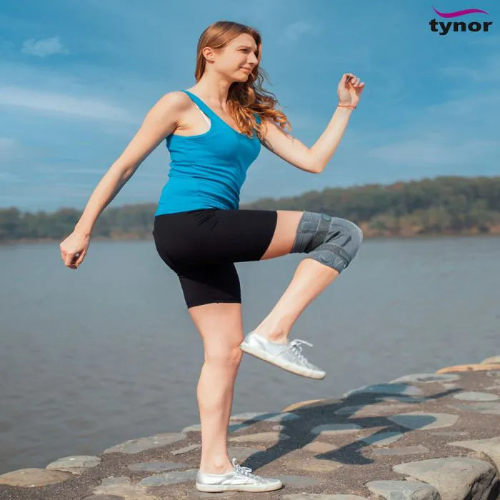 TYNOR KNEE CAP WITH RIGID HINGE ( D-06 )